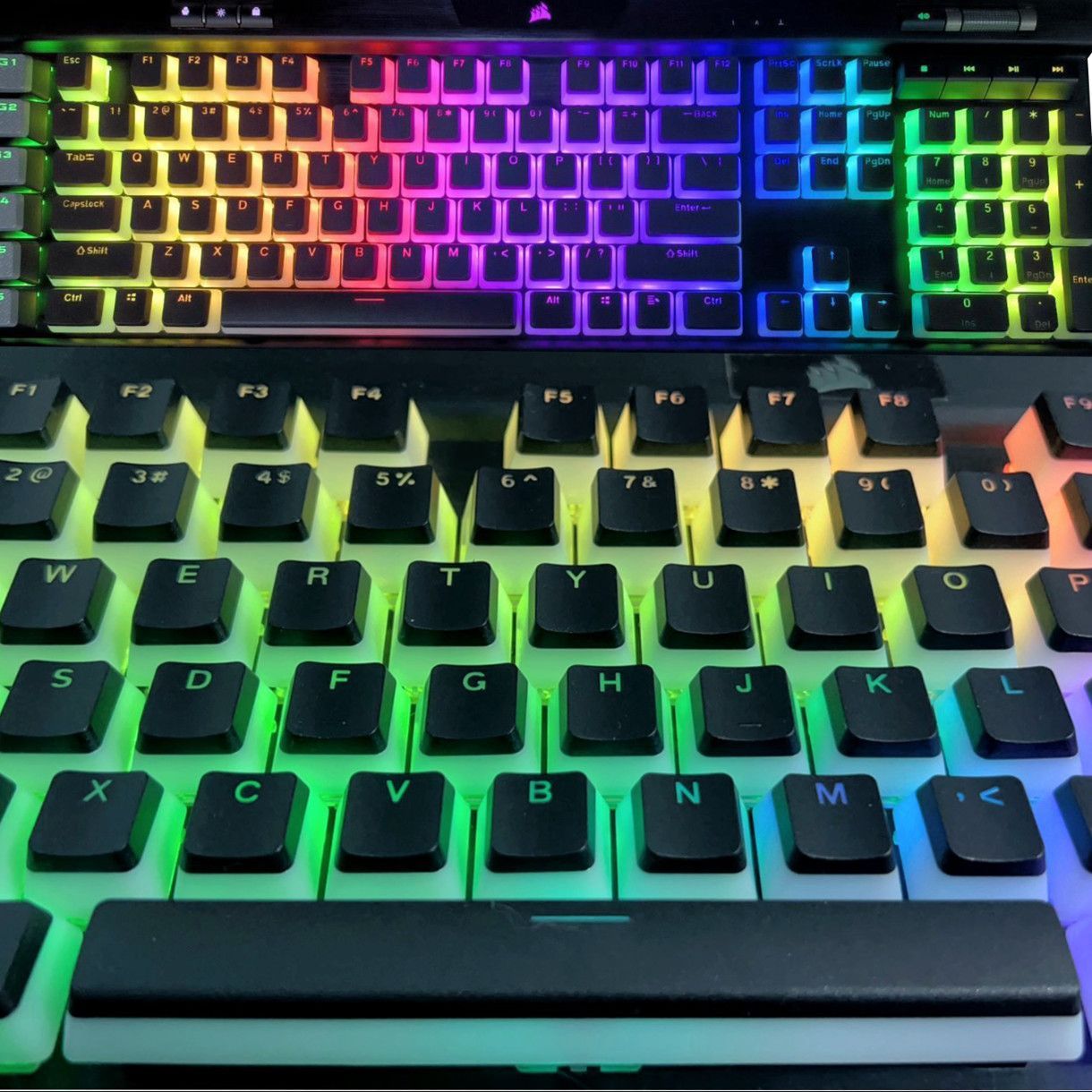 Translucent Corsair Pudding Ke - đánh giá và giá Gaming Keyboard Corsair